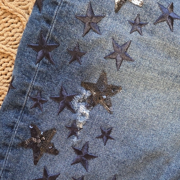 Anthro Pilcro Slim Boyfriend Star Sequined & Distressed Cropped Jeans - Size 28 - Picture 7 of 12